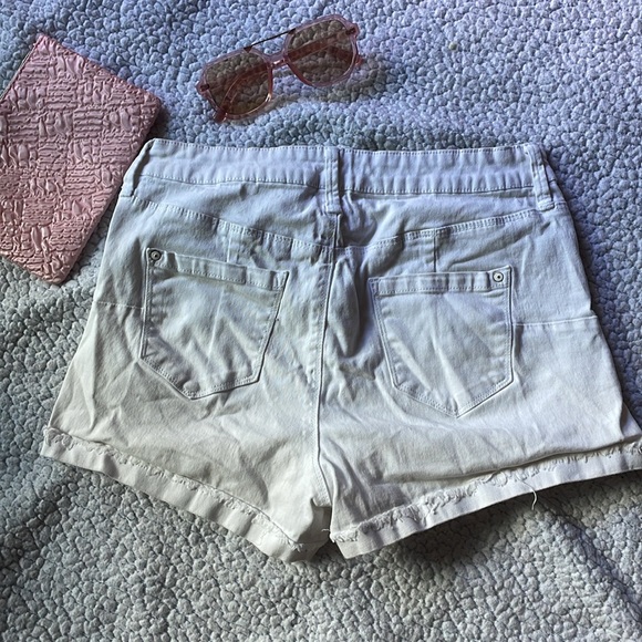Junior’s NOBO white denim shorts - Picture 4 of 5